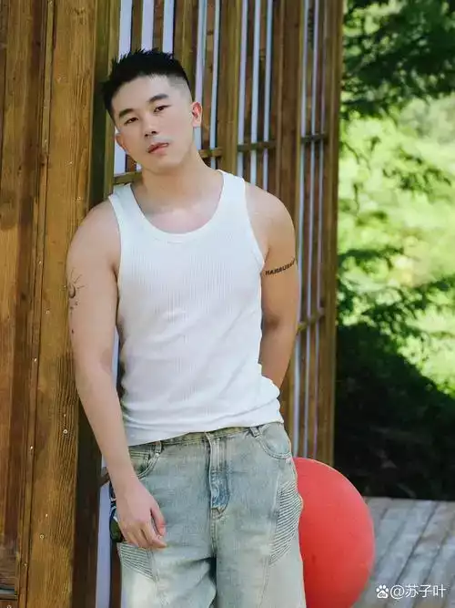 周明亮
